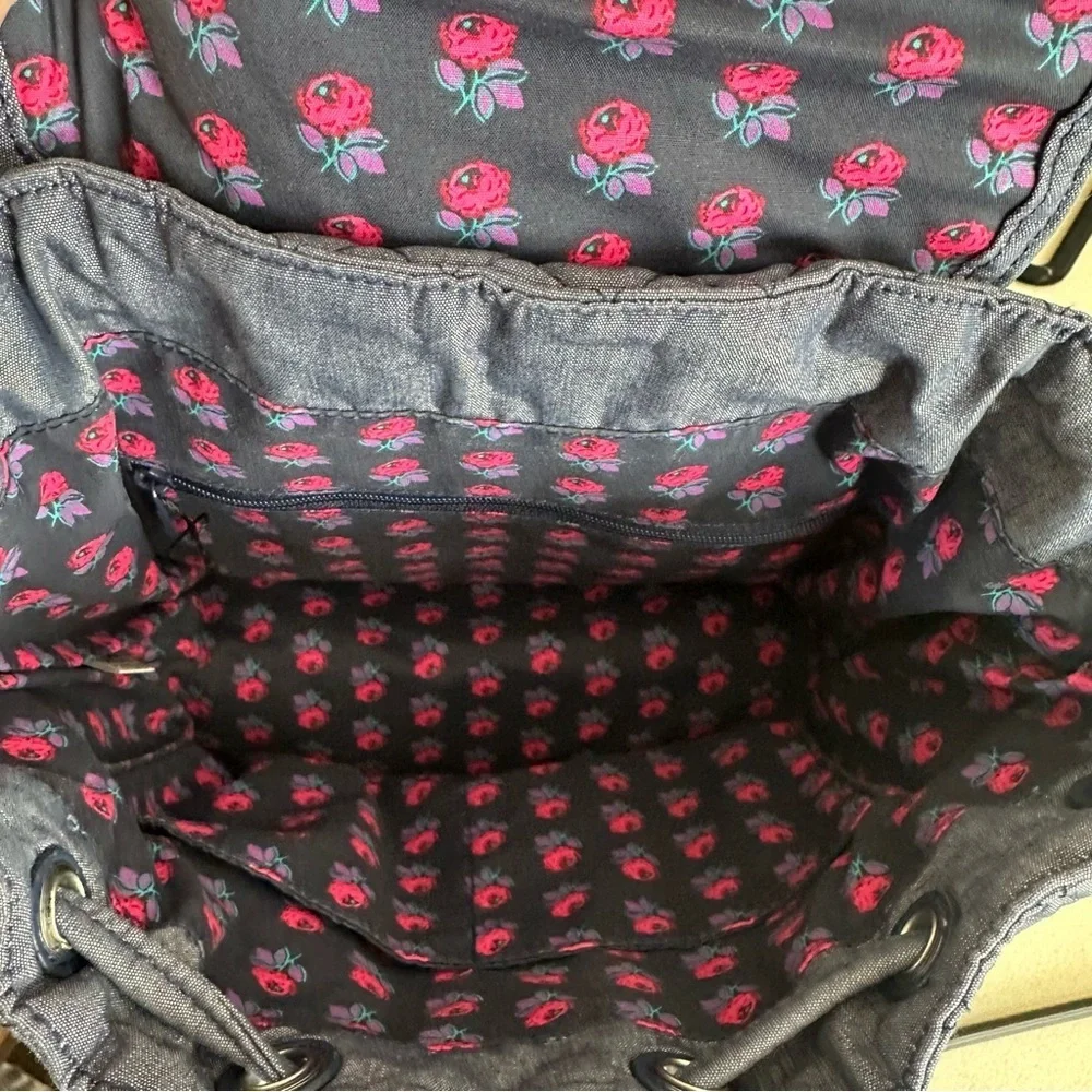 Vera Bradley Quilted Fabric Navy Backpack with Drawstring/Button Close GUC